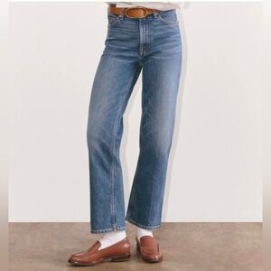 Everlane Cheeky Jean in vintage mid wash size 25 Crop